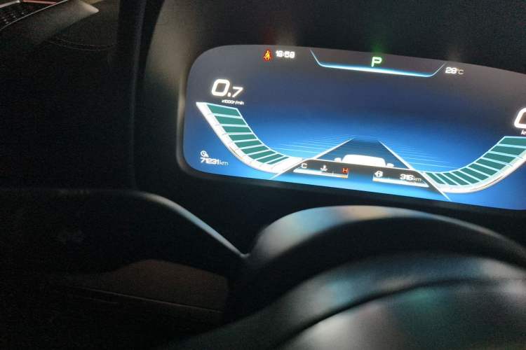Used BYD Tang 2018 2.0T Automatic SmartConnect Prestige 7-Seater China V Standard Odometer Close Up