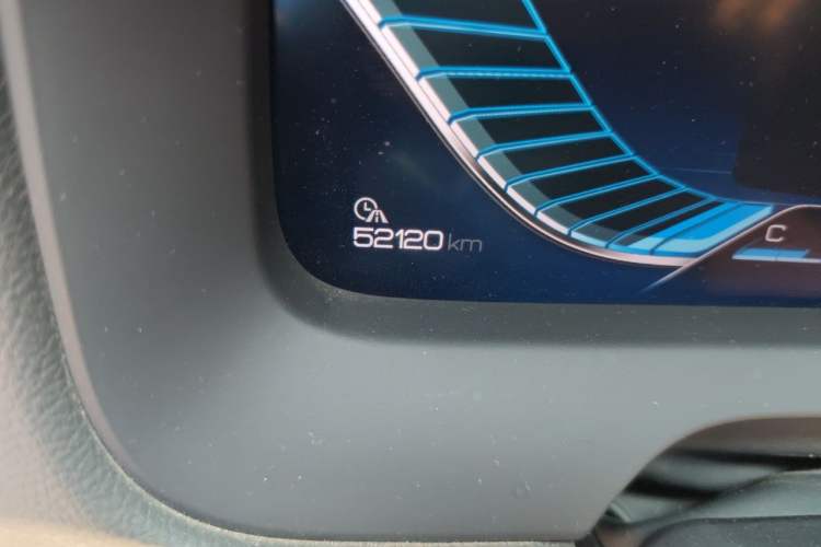 Used BYD Tang 2018 2.0T Automatic SmartConnect Prestige 7-Seater China V Standard Odometer Close Up