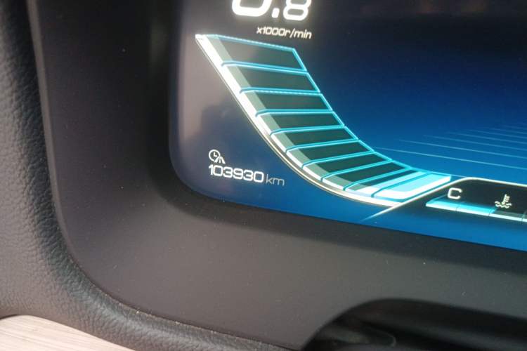Used BYD Tang 2018 2.0T Automatic SmartConnect Prestige 7-Seater China V Standard Odometer Close Up
