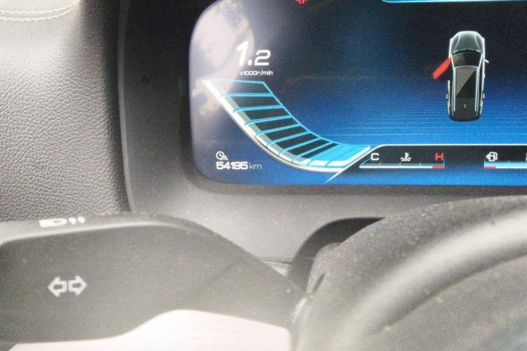 Used BYD Tang 2018 2.0T Automatic SmartConnect Prestige 7-Seater China V Standard Odometer Close Up