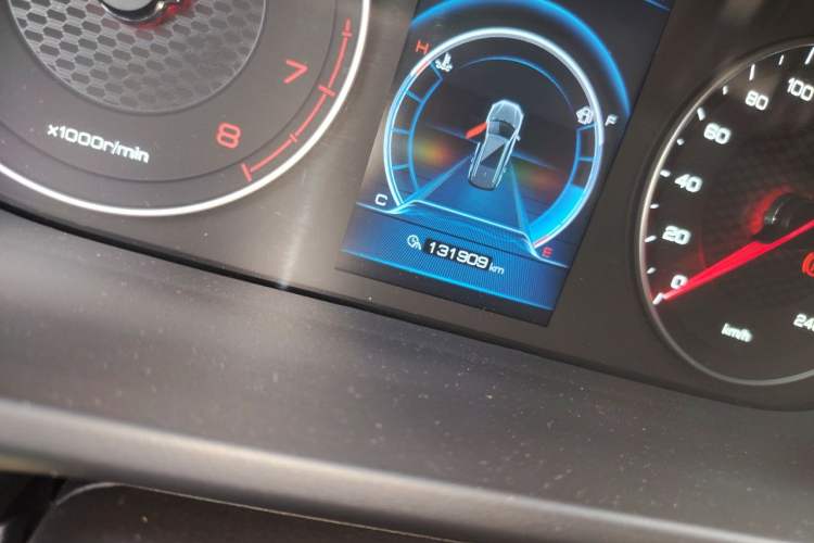 Used BYD Tang 2018 2.0T Automatic Smart Connect Prestige 7-Seater China V Standard Odometer Close Up
