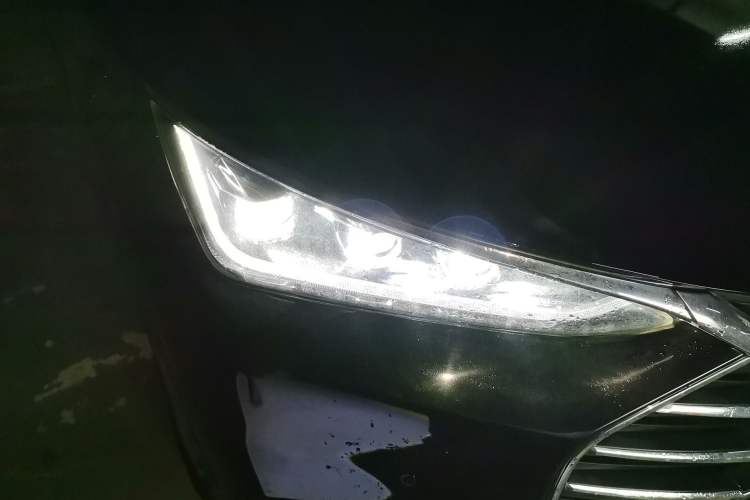 Used BYD Tang 2018 2.0T Automatic SmartConnect Prestige 7-Seater China V Standard Right Front Headlight