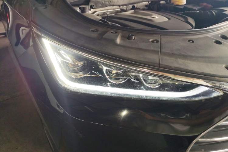 Used BYD Tang 2018 2.0T Automatic Smart Connect Prestige 7-Seater China V Standard Right Front Headlight