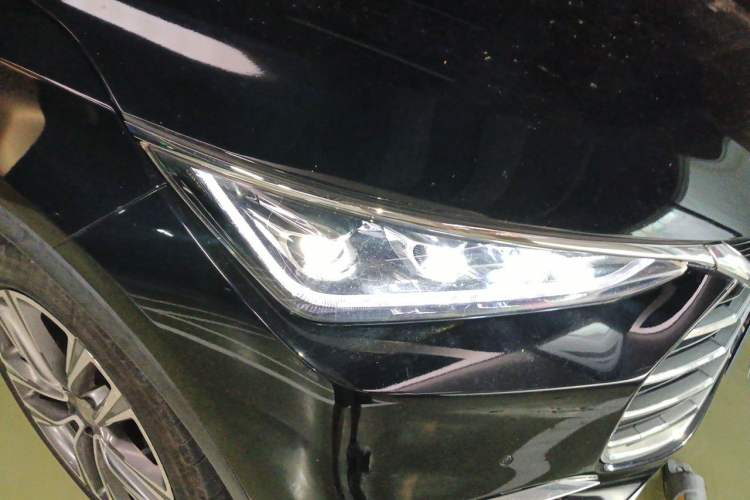 Used BYD Tang 2018 2.0T Automatic SmartConnect Prestige 5-Seater Emission Standard China V Right Front Headlight