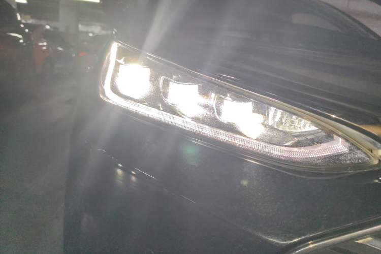 Used BYD Tang 2018 2.0T Automatic SmartConnect Prestige 7-Seater China V Standard Right Front Headlight