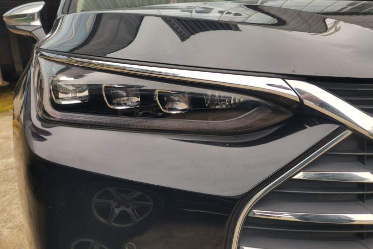 Used BYD Tang 2018 2.0T Automatic SmartConnect Prestige 7-Seater China V Standard Right Front Headlight