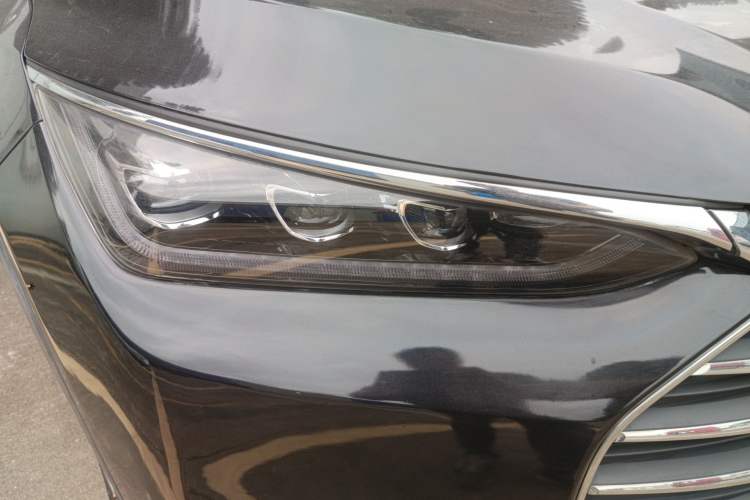 Used BYD Tang 2018 2.0T Automatic SmartConnect Prestige 7-Seater China V Standard Right Front Headlight