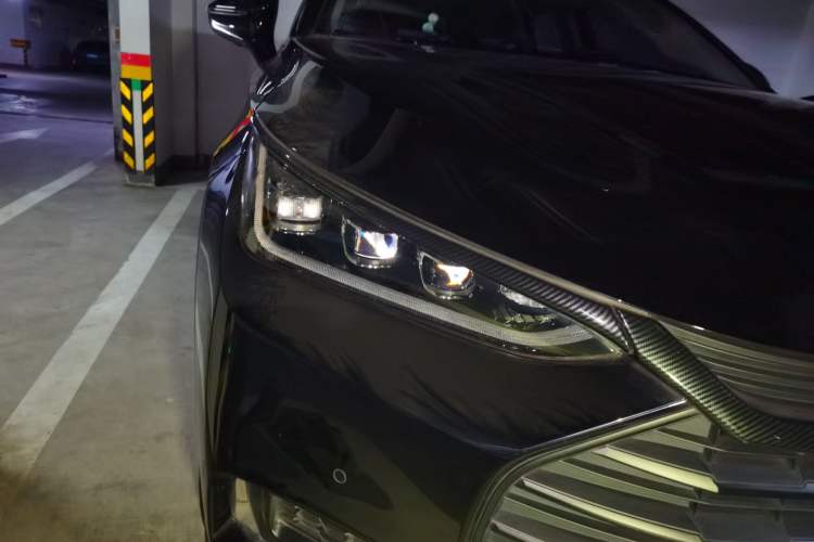 Used BYD Tang 2018 2.0T Automatic SmartConnect Prestige 7-Seater China V Standard Right Front Headlight