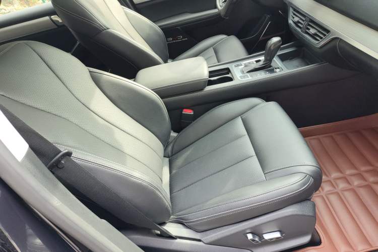 Used BYD Tang 2018 2.0T Automatic SmartConnect Prestige 7-Seater China V Standard Right Front Seat