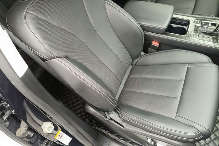 Used BYD Tang 2018 2.0T Automatic SmartConnect Prestige 7-Seater China V Standard Right Front Seat