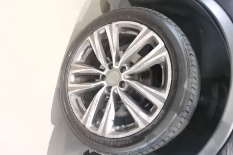 Used BYD Tang 2018 2.0T Automatic SmartConnect Prestige 7-Seater China V Standard Right Front Wheel Hub