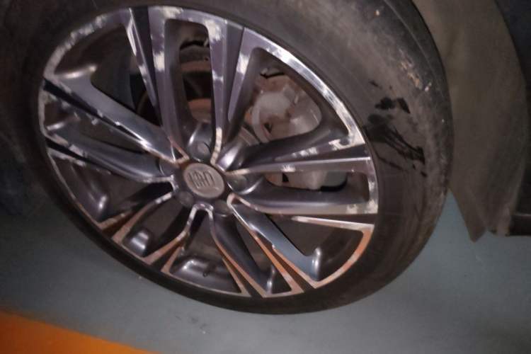 Used BYD Tang 2018 2.0T Automatic SmartConnect Prestige 5-Seater Emission Standard China V Right Front Wheel Hub