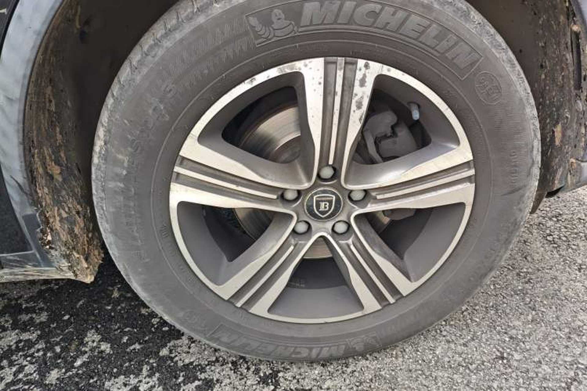 Used BYD Tang 2018 2.0T Automatic SmartConnect Luxury 7-Seater China V Emission Standard Right Front Wheel Hub