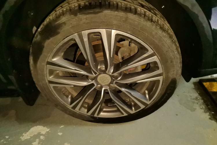 Used BYD Tang 2018 2.0T Automatic SmartConnect Prestige 7-Seater China V Standard Right Front Wheel Hub