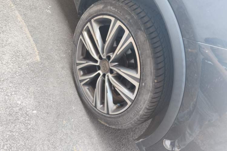 Used BYD Tang 2018 2.0T Automatic Smart Connect Prestige 5-Seater National Emission Standard V Right Front Wheel Hub