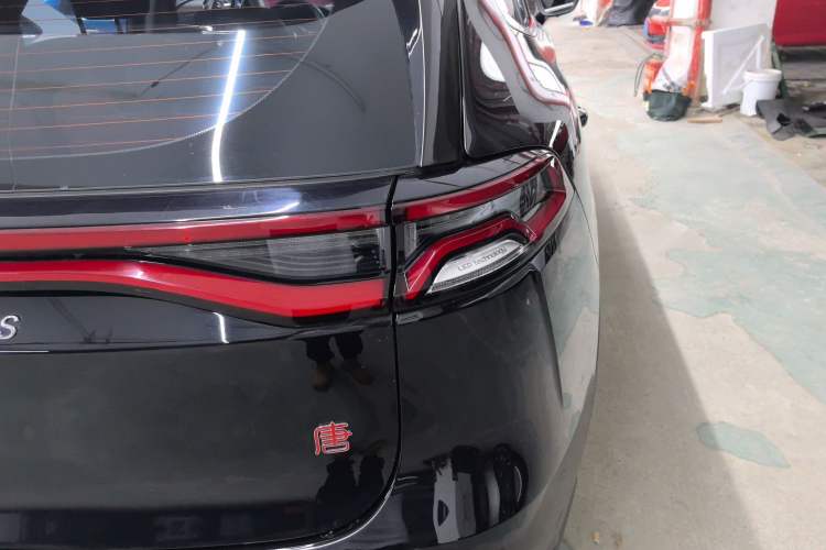 Used BYD Tang 2018 2.0T Automatic Smart Connect Prestige 7-Seater China V Standard Right Rear Taillight
