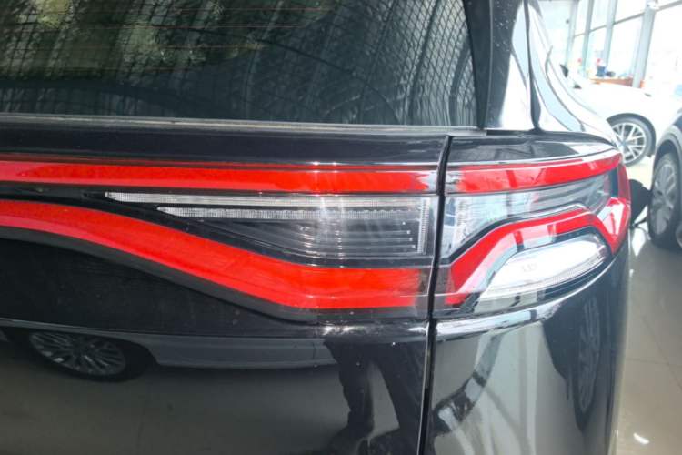 Used BYD Tang 2018 2.0T Automatic SmartConnect Luxury Edition 5 Seats China V Standard Right Rear Taillight
