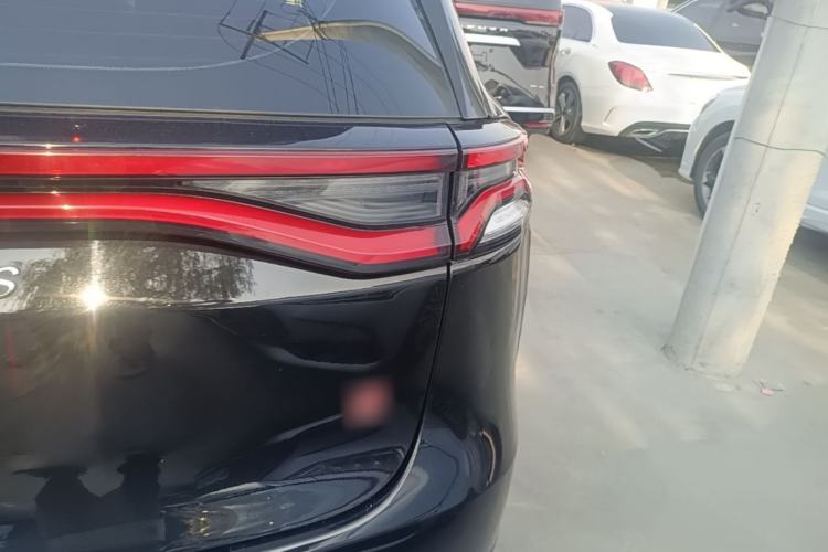 Used BYD Tang 2018 2.0T Automatic SmartConnect Prestige 7-Seater China V Standard Right Rear Taillight