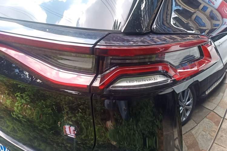 Used BYD Tang 2018 2.0T Automatic SmartConnect Prestige 7-Seater China V Standard Right Rear Taillight