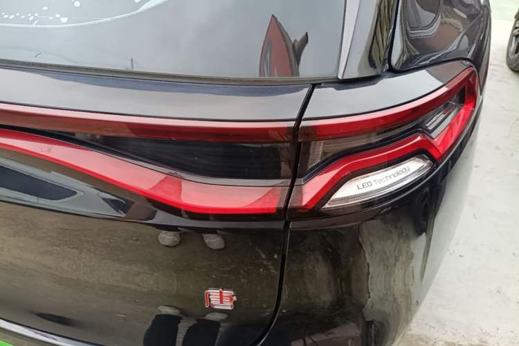 Used BYD Tang 2018 2.0T Automatic SmartConnect Prestige 7-Seater China V Standard Right Rear Taillight