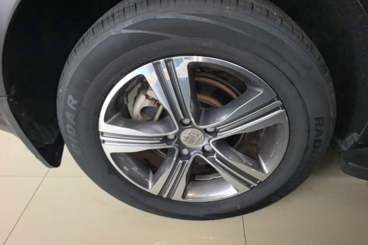 Used BYD Tang 2018 2.0T Automatic SmartConnect Luxury Edition 5 Seats China V Standard Right Rear Wheel Hub