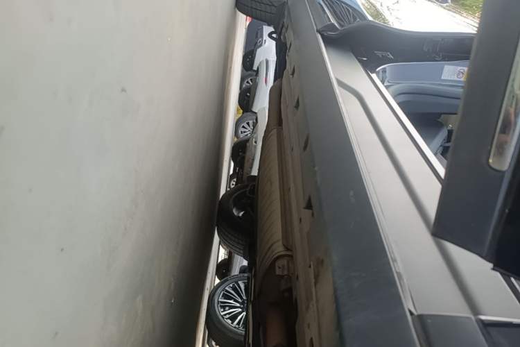 Used BYD Tang 2018 2.0T Automatic SmartConnect Prestige 7-Seater China V Standard Right Side Sill