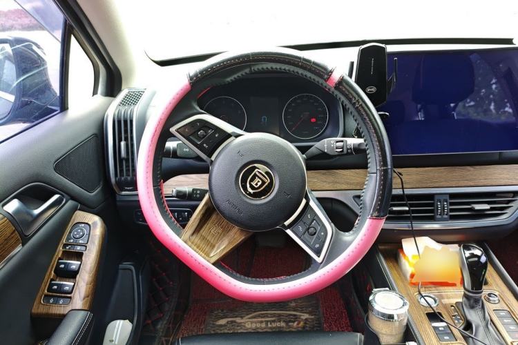 Used BYD Tang 2018 2.0T Automatic SmartConnect Luxury 7-Seater China V Emission Standard Steering Wheel