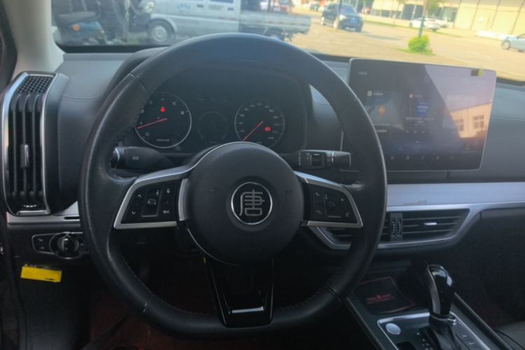 Used BYD Tang 2018 2.0T Automatic SmartConnect Luxury Edition 5 Seats China V Standard Steering Wheel