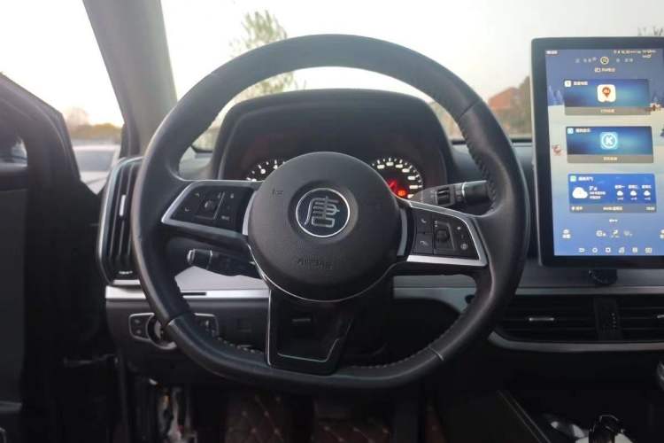 Used BYD Tang 2018 2.0T Automatic Smart Connect Prestige 5-Seater National Emission Standard V Steering Wheel