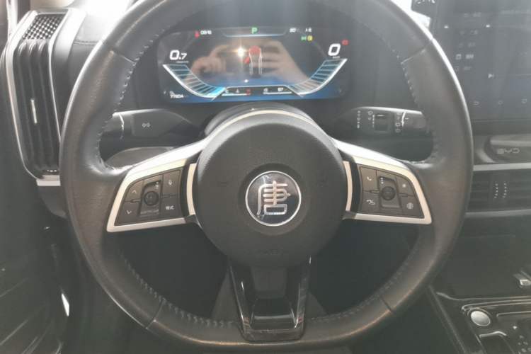 Used BYD Tang 2018 2.0T Automatic Smart Connect Prestige 5-Seater National Emission Standard V Steering Wheel