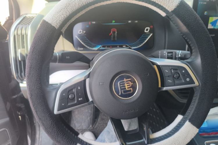 Used BYD Tang 2018 2.0T Automatic Smart Connect Prestige 5-Seater National Emission Standard V Steering Wheel