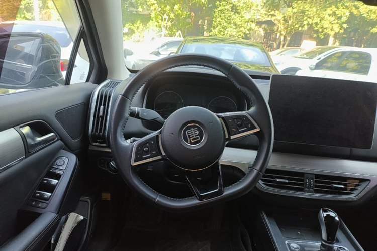 Used BYD Tang 2018 2.0T Automatic SmartConnect Luxury Edition 5 Seats China V Standard Steering Wheel