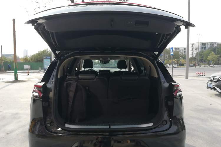 Used BYD Tang 2018 2.0T Automatic SmartConnect Prestige 7-Seater China V Standard Trunk