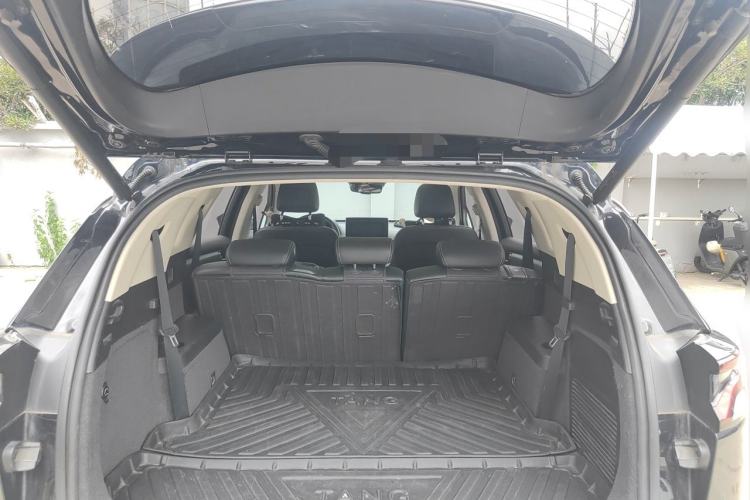 Used BYD Tang 2018 2.0T Automatic SmartConnect Prestige 7-Seater China V Standard Trunk