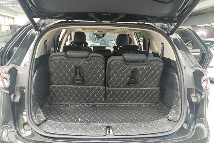 Used BYD Tang 2018 2.0T Automatic SmartConnect Prestige 7-Seater China V Standard Trunk