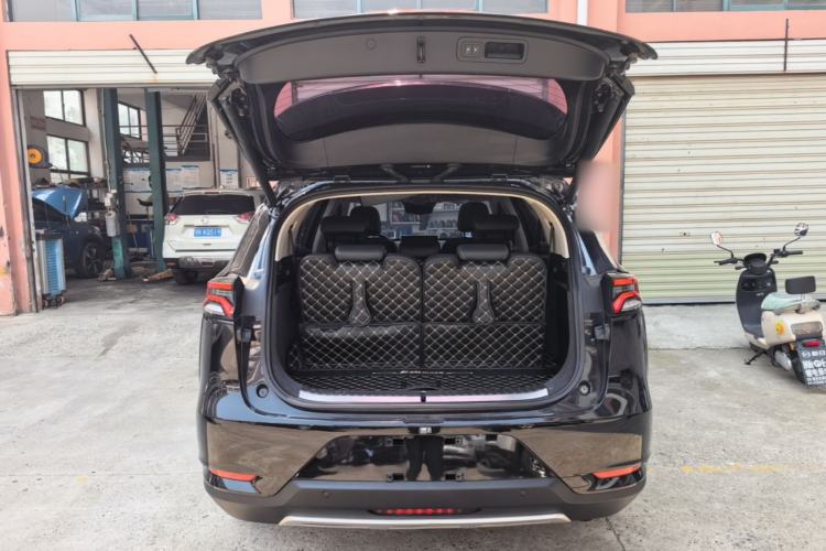 Used BYD Tang 2018 2.0T Automatic SmartConnect Prestige 7-Seater China V Standard Trunk