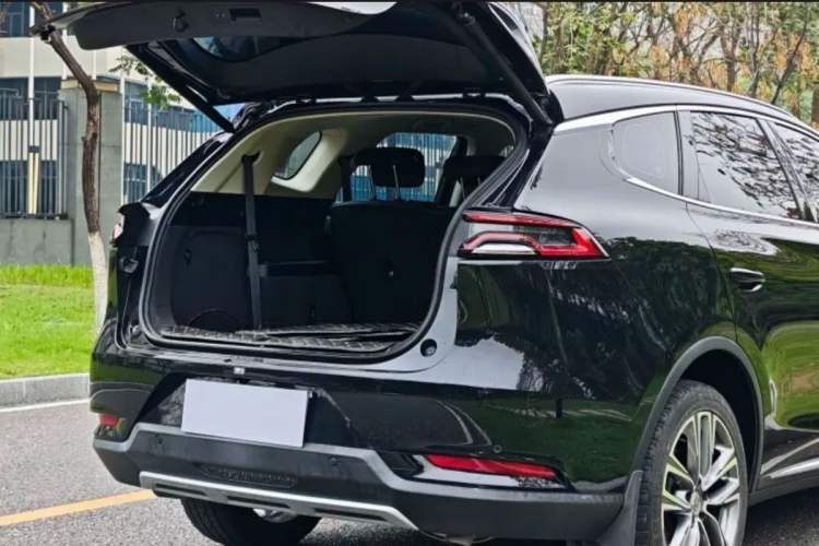 Used BYD Tang 2018 2.0T Automatic Smart Connect Prestige 5-Seater National Emission Standard V Trunk