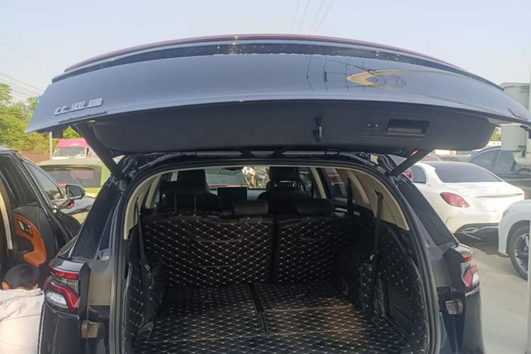 Used BYD Tang 2018 2.0T Automatic SmartConnect Prestige 7-Seater China V Standard Trunk