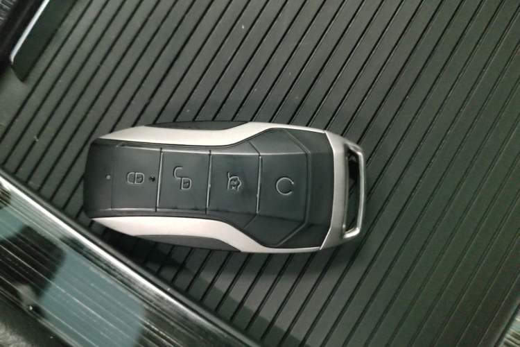 Used BYD Tang 2018 2.0T Automatic Smart Connect Prestige 7-Seater China V Standard Vehicle Key