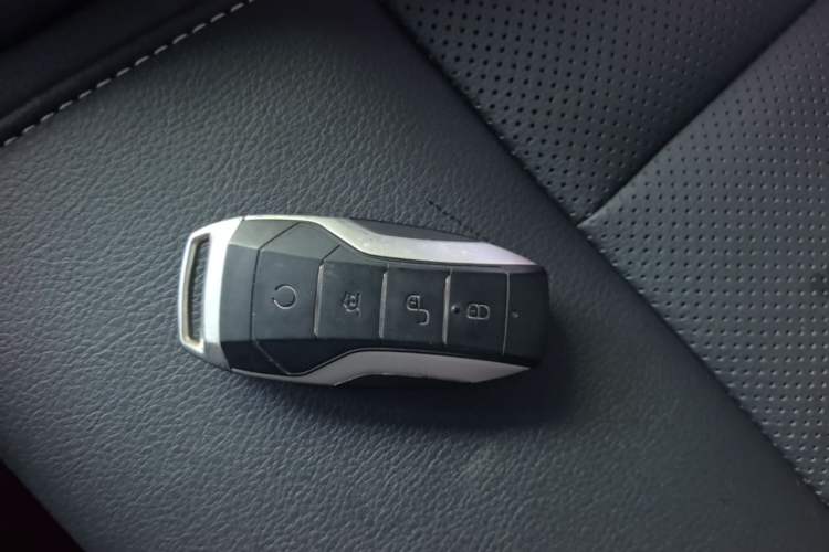 Used BYD Tang 2018 2.0T Automatic SmartConnect Luxury Edition 5 Seats China V Standard Vehicle Key