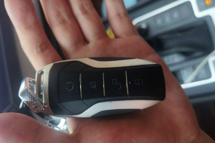 Used BYD Tang 2018 2.0T Automatic SmartConnect Prestige 7-Seater China V Standard Vehicle Key