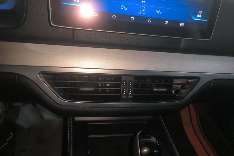 Used BYD Tang 2018 2.0T Automatic SmartConnect Prestige 7-Seater China V Standard Audio And AC Panel