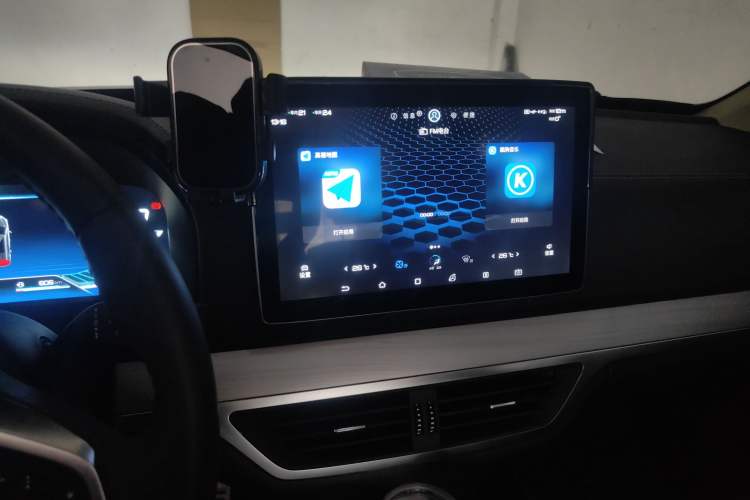 Used BYD Tang 2018 2.0T Automatic SmartConnect Prestige 7-Seater China V Standard Audio And AC Panel