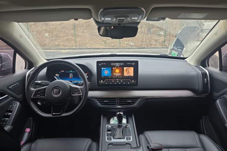 Used BYD Tang 2018 2.0T Automatic SmartConnect Prestige 7-Seater China V Standard Center Console