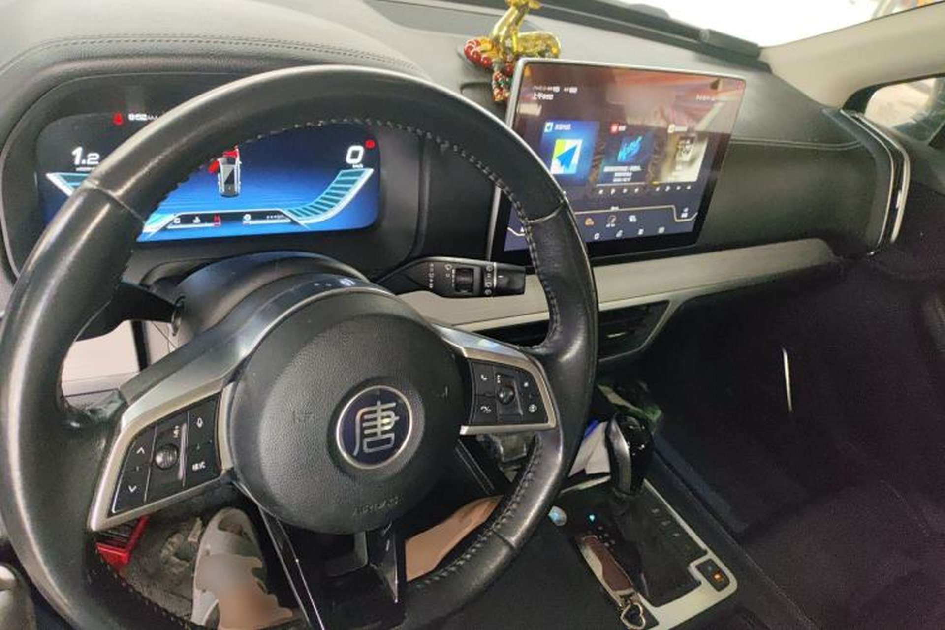 Used BYD Tang 2018 2.0T Automatic Smart Connect Prestige 5-Seater National Emission Standard V Center Console