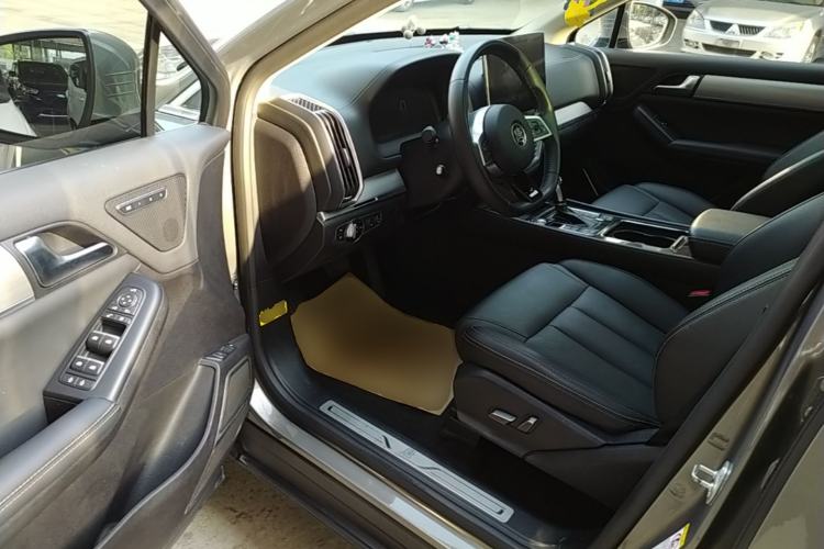 Used BYD Tang 2018 2.0T Automatic SmartConnect Prestige 7-Seater China V Standard Driver Seat