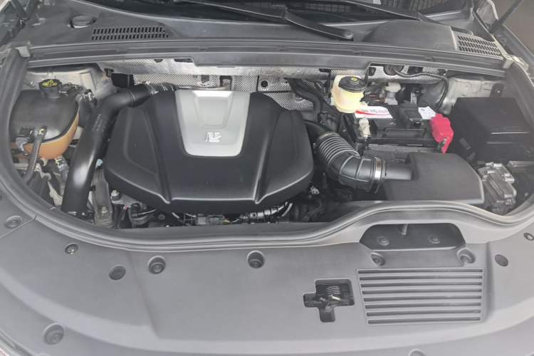 Used BYD Tang 2018 2.0T Automatic SmartConnect Luxury 7-Seater China V Emission Standard Engine Bay