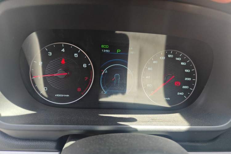 Used BYD Tang 2018 2.0T Automatic SmartConnect Luxury 7-Seater China V Emission Standard Instrument Cluster