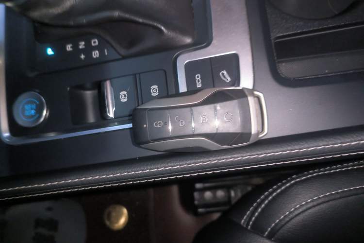 Used BYD Tang 2018 2.0T Automatic SmartConnect Prestige 7-Seater China V Standard Interior 1