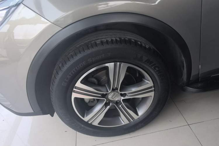 Used BYD Tang 2018 2.0T Automatic SmartConnect Luxury 7-Seater China V Emission Standard Left Front Wheel Hub